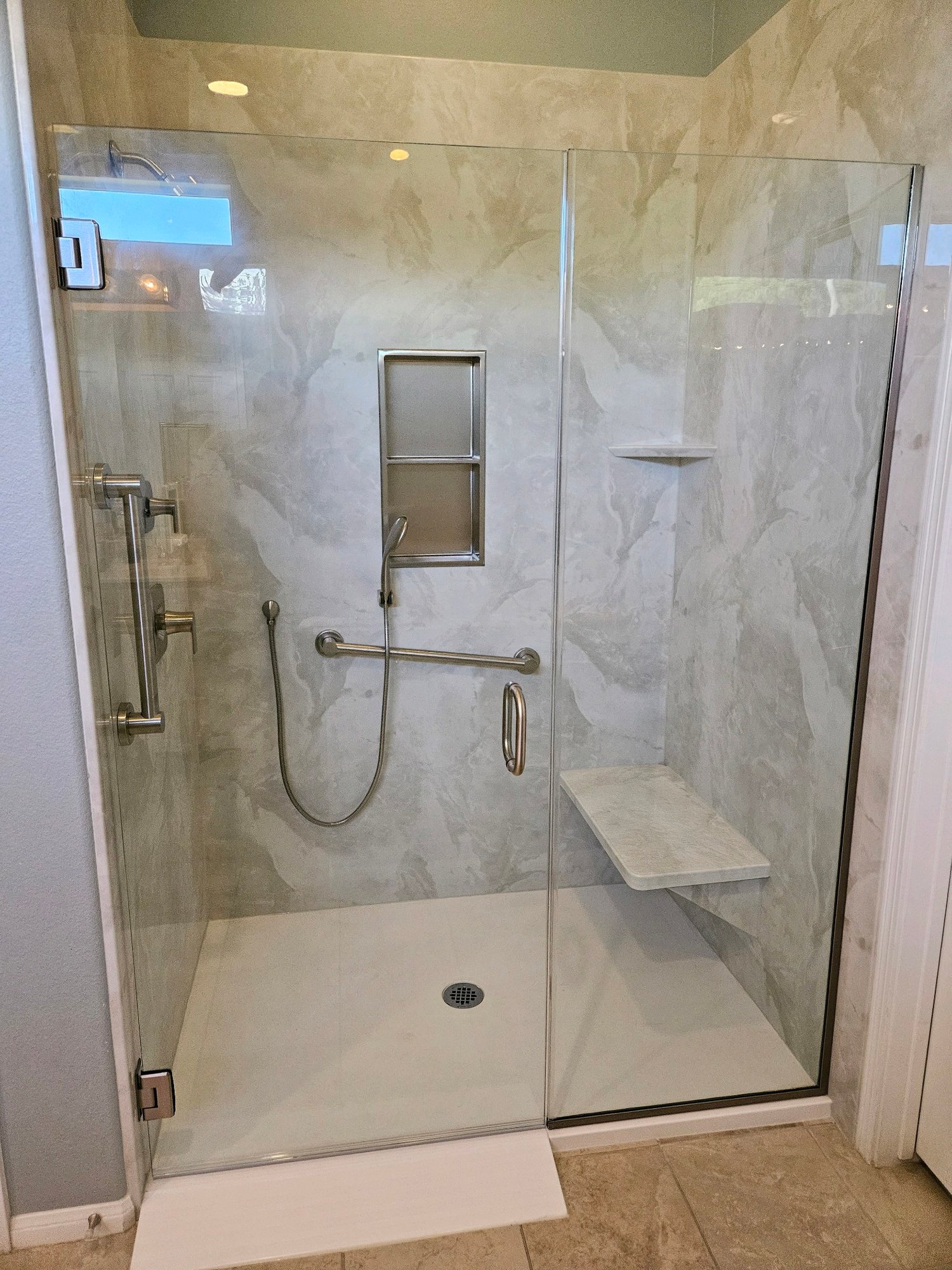 La-Cresta_Tub-to-Shower-Conversion_img1